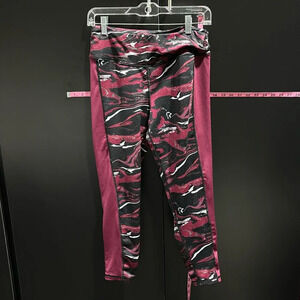 Pro Player Athletic mid waist crop leggings burgundy/black wave design,key pckt